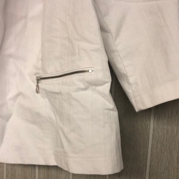 White Blazer - Picture 2 of 5